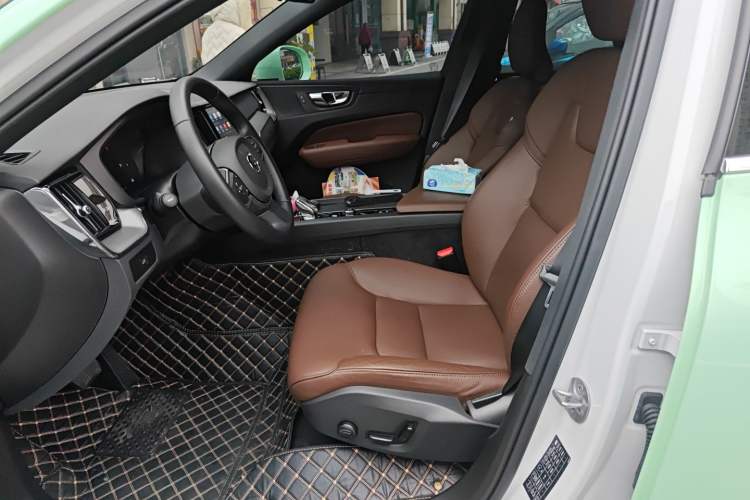 Used Volvo XC60 2024 B5 4x4 Smart Luxury Edition Left Front Seat