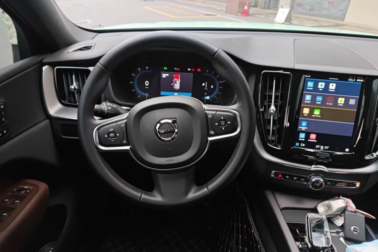 Used Volvo XC60 2024 B5 4x4 Smart Luxury Edition Steering Wheel