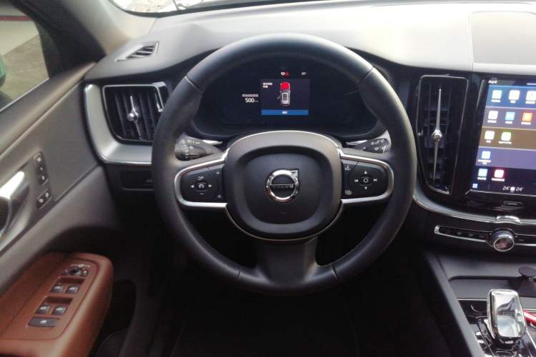 Used Volvo XC60 2024 B5 4x4 Smart Luxury Edition Steering Wheel