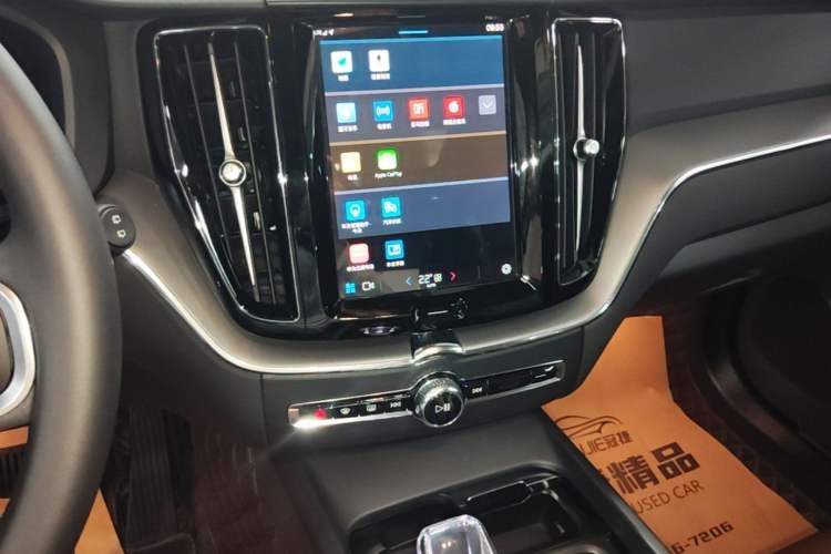 Used Volvo XC60 2024 B5 4x4 Smart Luxury Edition Audio And AC Panel
