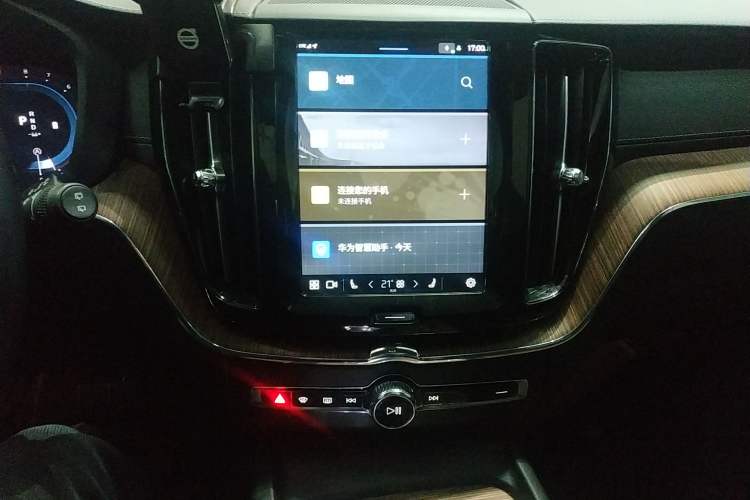 Used Volvo XC60 2024 B5 4x4 Smart Luxury Edition Audio And AC Panel