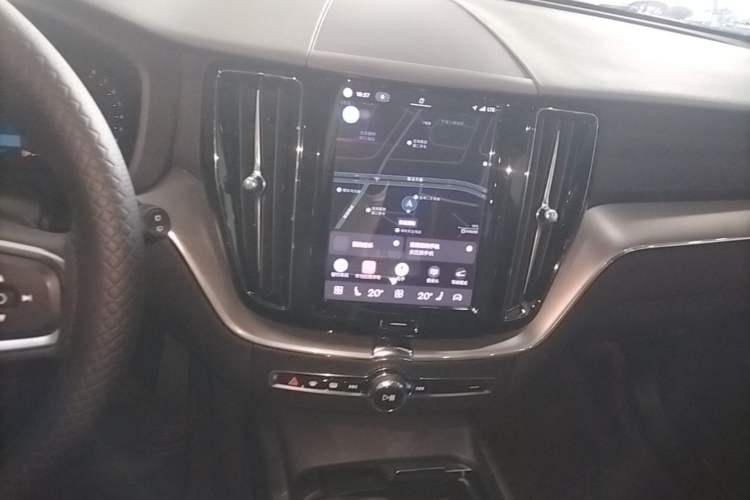Used Volvo XC60 2024 B5 4x4 Smart Luxury Edition Audio And AC Panel