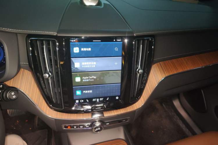 Used Volvo XC60 2024 B5 4x4 Smart Luxury Edition Audio And AC Panel
