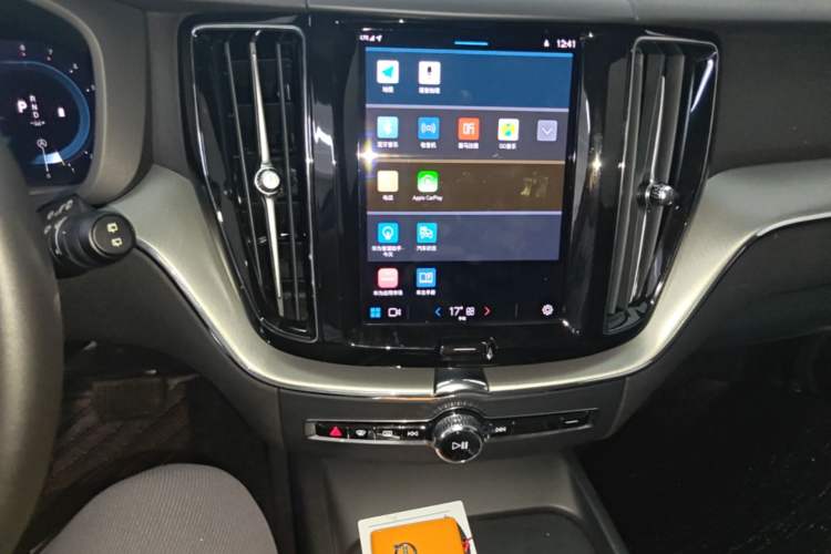 Used Volvo XC60 2024 B5 4x4 Smart Luxury Edition Audio And AC Panel