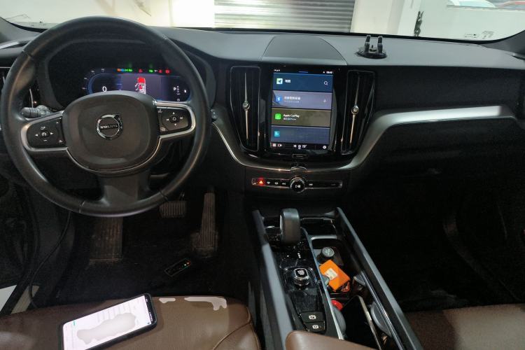 Used Volvo XC60 2024 B5 4x4 Smart Luxury Edition Center Console