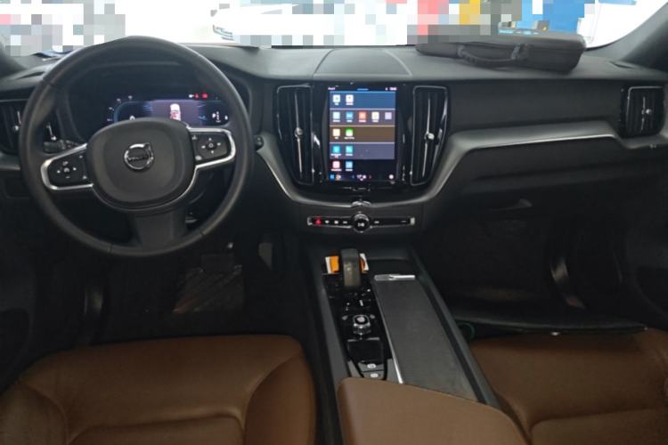 Used Volvo XC60 2024 B5 4x4 Smart Luxury Edition Center Console