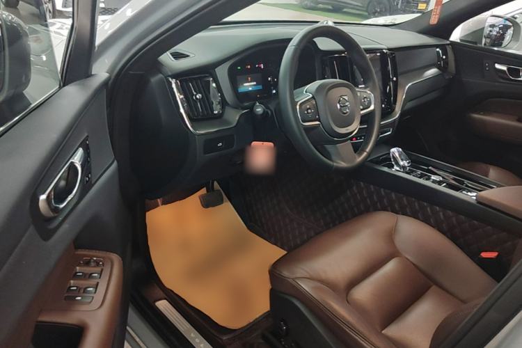 Used Volvo XC60 2024 B5 4x4 Smart Luxury Edition Driver Seat