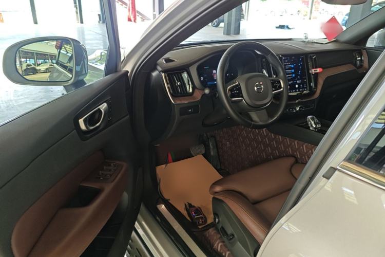 Used Volvo XC60 2024 B5 4x4 Smart Luxury Edition Driver Seat