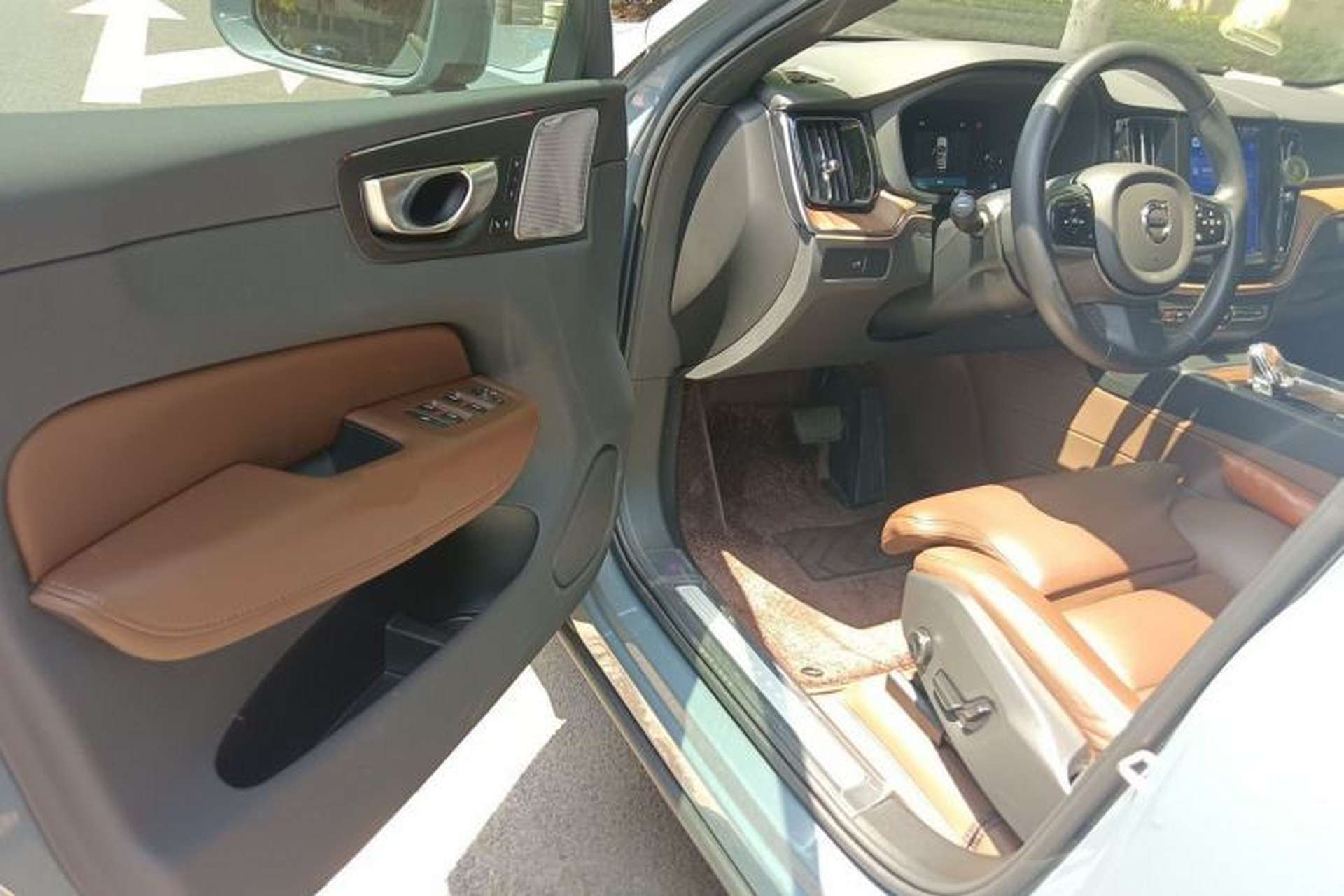 Used Volvo XC60 2024 B5 4x4 Smart Luxury Edition Driver Seat