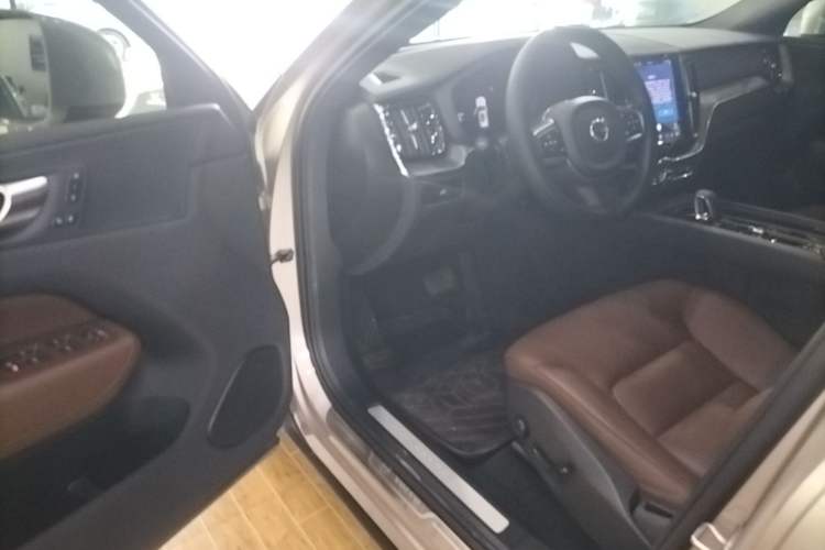 Used Volvo XC60 2024 B5 4x4 Smart Luxury Edition Driver Seat