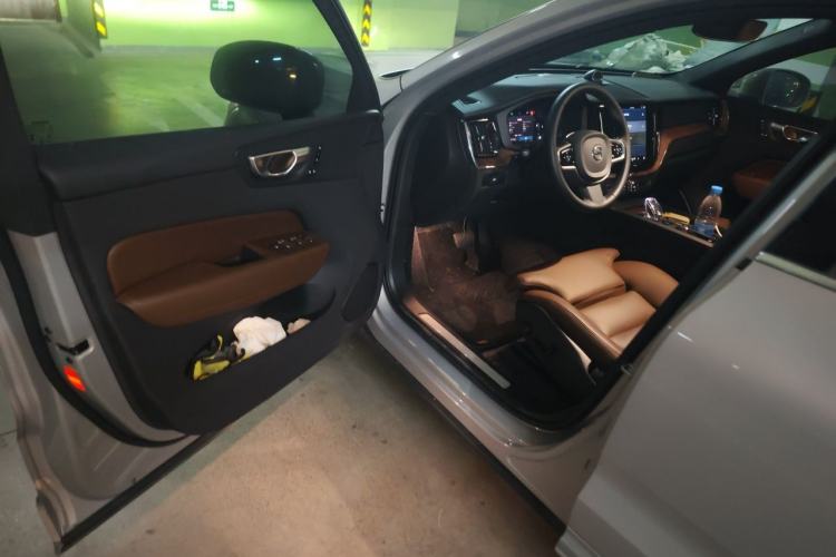 Used Volvo XC60 2024 B5 4x4 Smart Luxury Edition Driver Seat