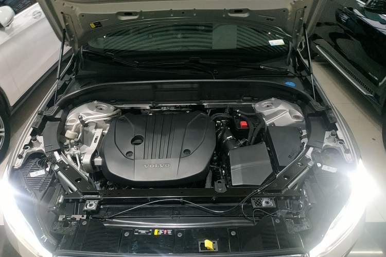 Used Volvo XC60 2024 B5 4x4 Smart Luxury Edition Engine Bay