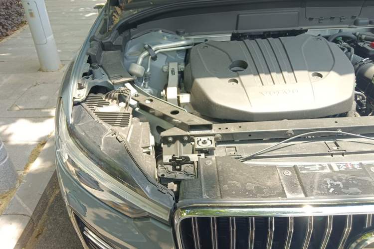 Used Volvo XC60 2024 B5 4x4 Smart Luxury Edition Engine Bay Right