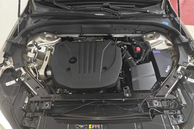 Used Volvo XC60 2024 B5 4x4 Smart Luxury Edition Engine Bay