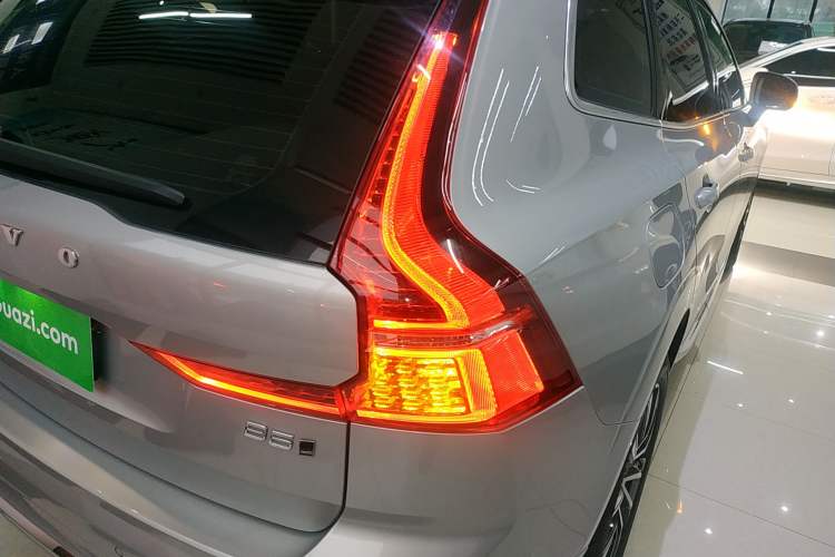 Used Volvo XC60 2024 B5 4x4 Smart Luxury Edition Exterior 6