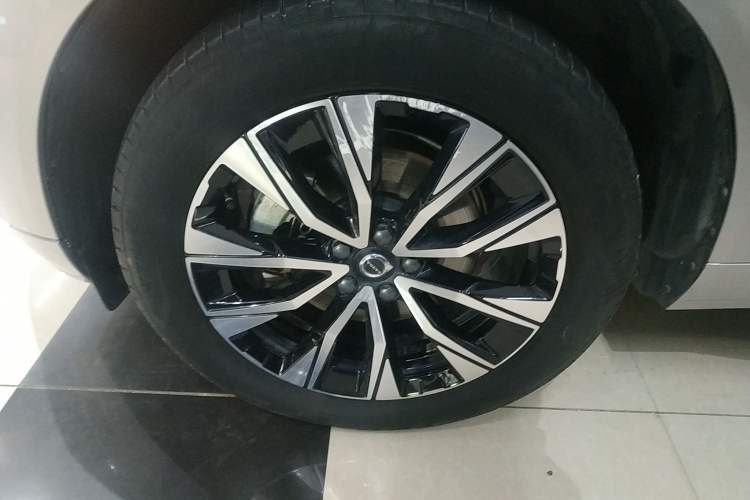 Used Volvo XC60 2024 B5 4x4 Smart Luxury Edition Exterior 7