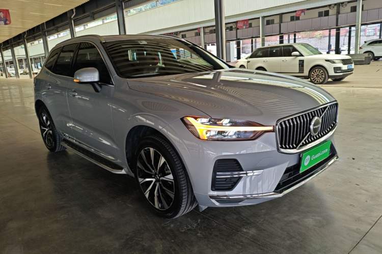 Used Volvo XC60 2024 B5 4x4 Smart Luxury Edition Front Right 45 Deg