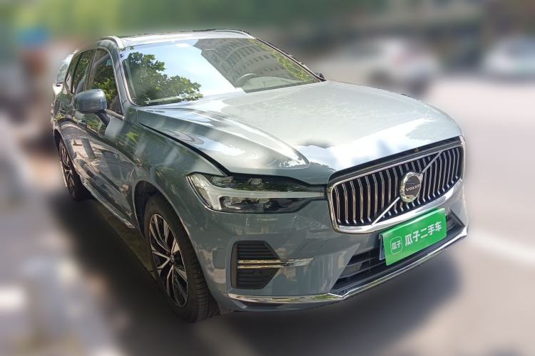 Used Volvo XC60 2024 B5 4x4 Smart Luxury Edition Front Right 45 Deg