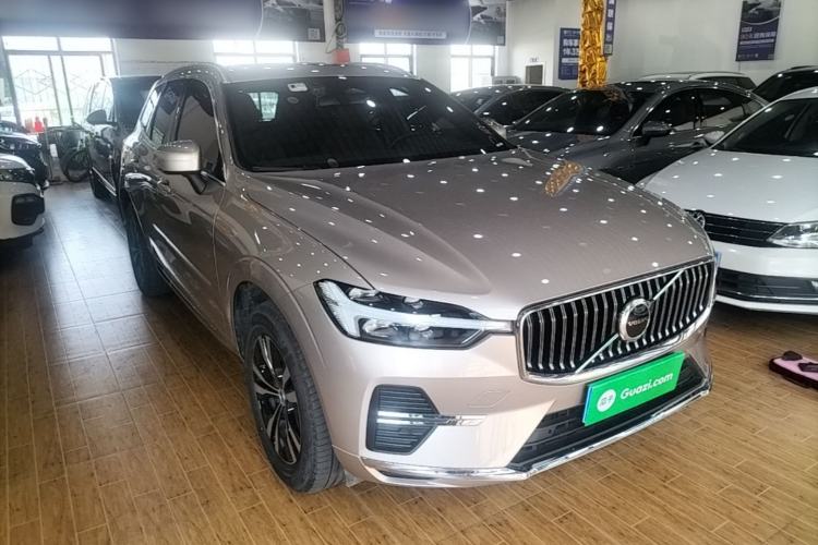 Used Volvo XC60 2024 B5 4x4 Smart Luxury Edition Front Right 45 Deg