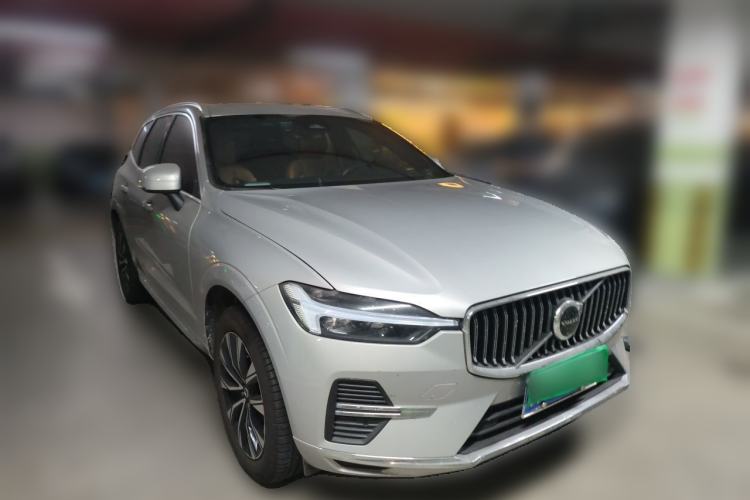 Used Volvo XC60 2024 B5 4x4 Smart Luxury Edition Front Right 45 Deg