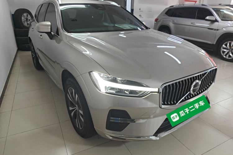 Used Volvo XC60 2024 B5 4x4 Smart Luxury Edition Front Right 45 Deg