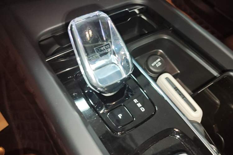 Used Volvo XC60 2024 B5 4x4 Smart Luxury Edition Gear Lever