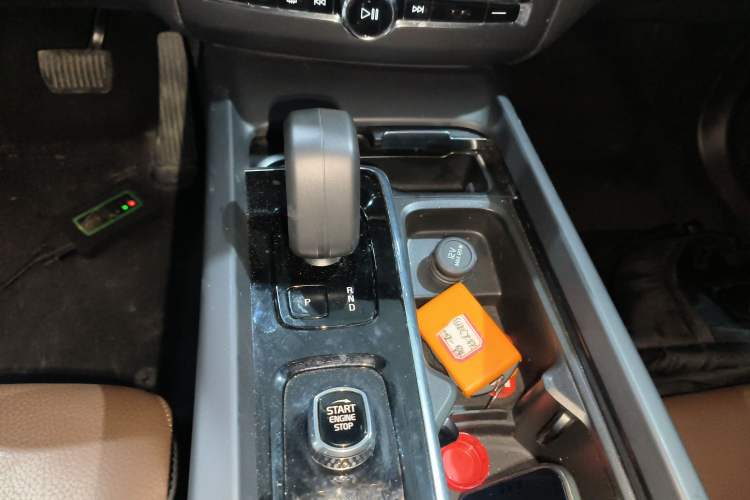 Used Volvo XC60 2024 B5 4x4 Smart Luxury Edition Gear Lever