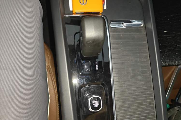 Used Volvo XC60 2024 B5 4x4 Smart Luxury Edition Gear Lever