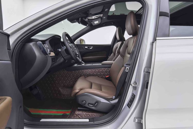 Used Volvo XC60 2024 B5 4x4 Smart Luxury Edition Interior 2