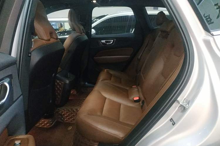 Used Volvo XC60 2024 B5 4x4 Smart Luxury Edition Interior 4