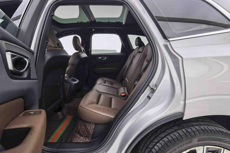 Used Volvo XC60 2024 B5 4x4 Smart Luxury Edition Interior 4