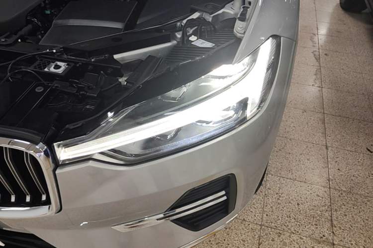 Used Volvo XC60 2024 B5 4x4 Smart Luxury Edition Left Front Headlight