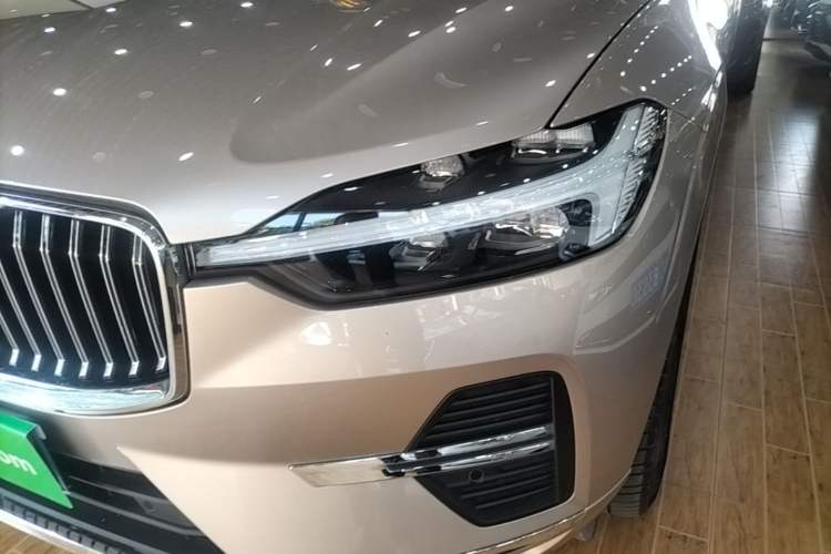 Used Volvo XC60 2024 B5 4x4 Smart Luxury Edition Left Front Headlight