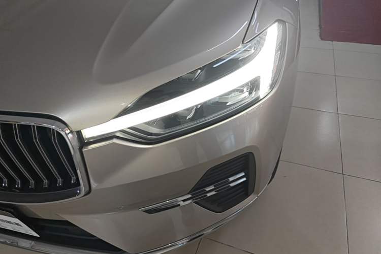 Used Volvo XC60 2024 B5 4x4 Smart Luxury Edition Left Front Headlight