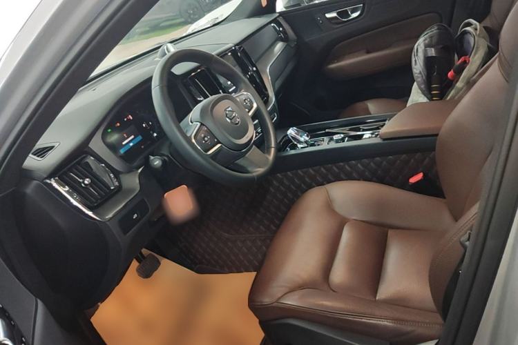 Used Volvo XC60 2024 B5 4x4 Smart Luxury Edition Left Front Seat