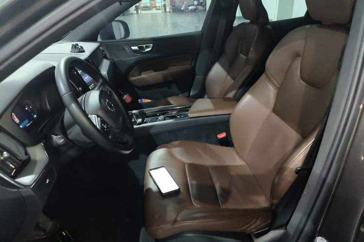 Used Volvo XC60 2024 B5 4x4 Smart Luxury Edition Left Front Seat
