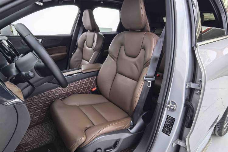Used Volvo XC60 2024 B5 4x4 Smart Luxury Edition Left Front Seat