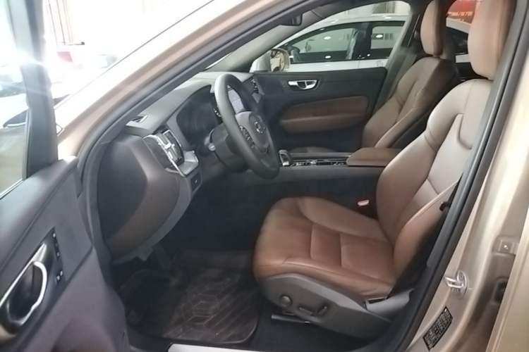 Used Volvo XC60 2024 B5 4x4 Smart Luxury Edition Left Front Seat