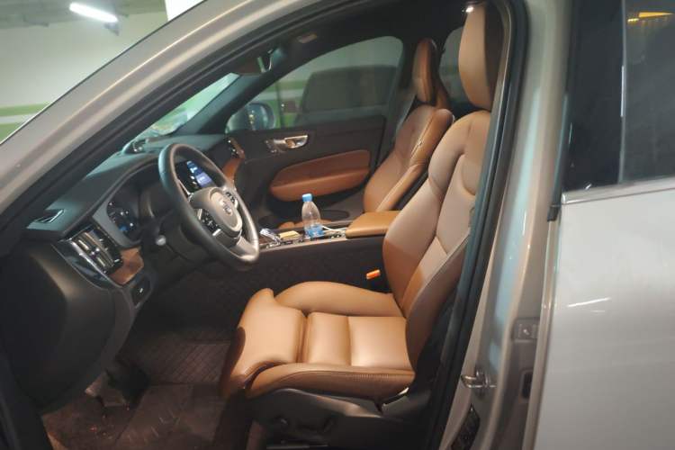Used Volvo XC60 2024 B5 4x4 Smart Luxury Edition Left Front Seat