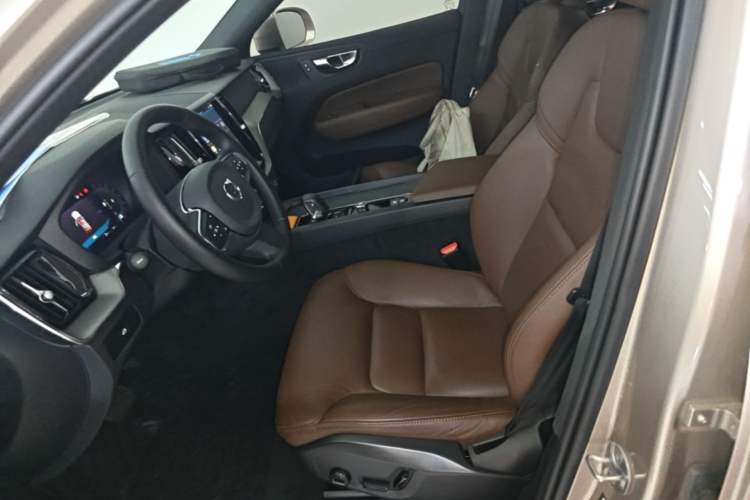 Used Volvo XC60 2024 B5 4x4 Smart Luxury Edition Left Front Seat