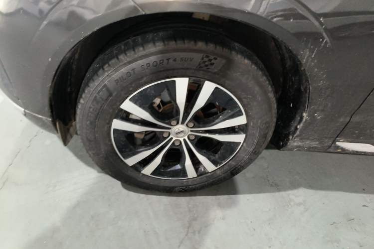 Used Volvo XC60 2024 B5 4x4 Smart Luxury Edition Left Front Wheel Hub