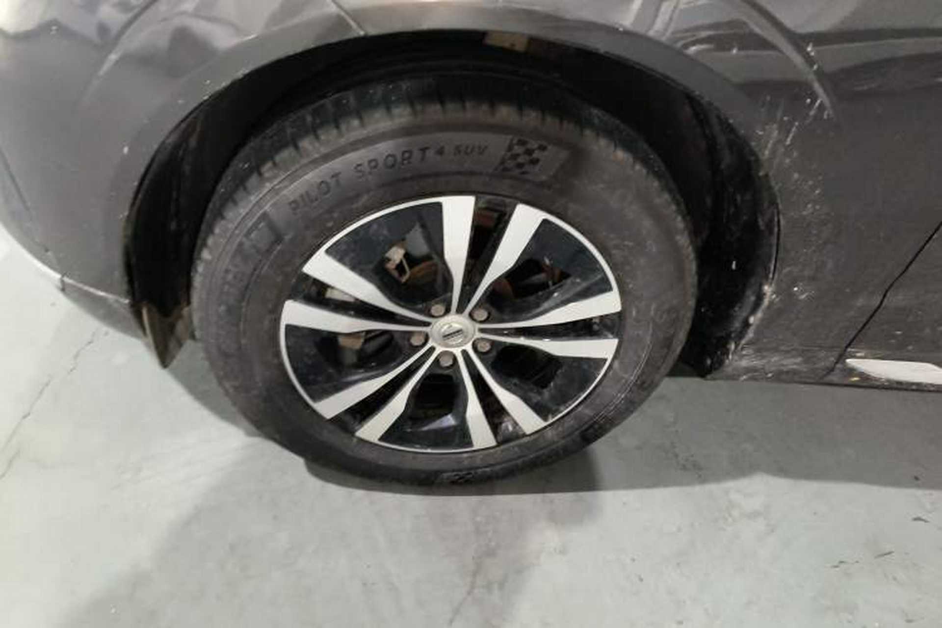 Used Volvo XC60 2024 B5 4x4 Smart Luxury Edition Left Front Wheel Hub