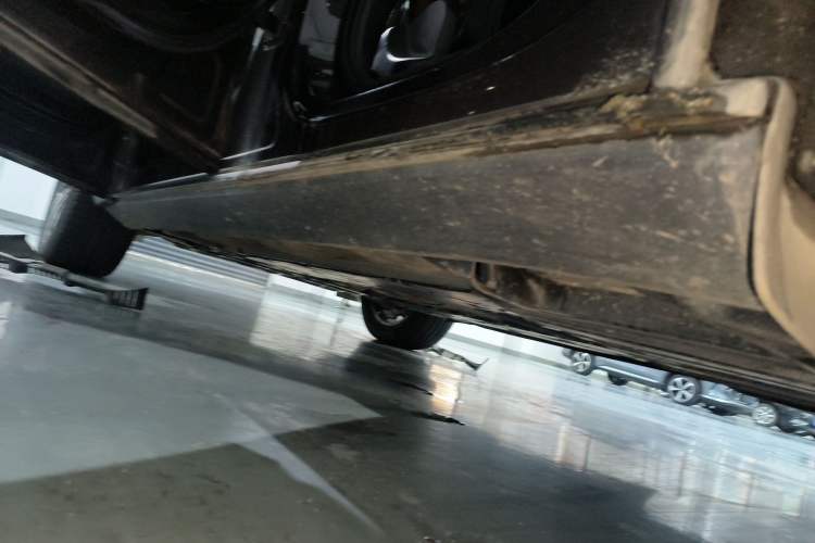 Used Volvo XC60 2024 B5 4x4 Smart Luxury Edition Left Side Sill