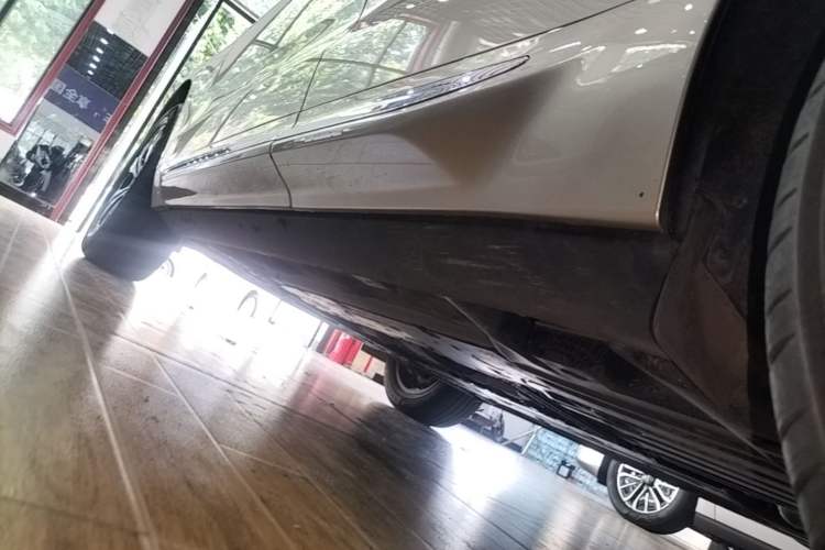 Used Volvo XC60 2024 B5 4x4 Smart Luxury Edition Left Side Sill