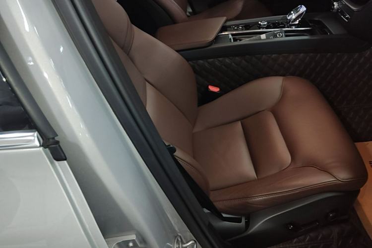 Used Volvo XC60 2024 B5 4x4 Smart Luxury Edition Right Front Seat