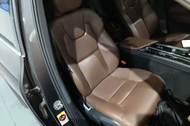 Used Volvo XC60 2024 B5 4x4 Smart Luxury Edition Right Front Seat