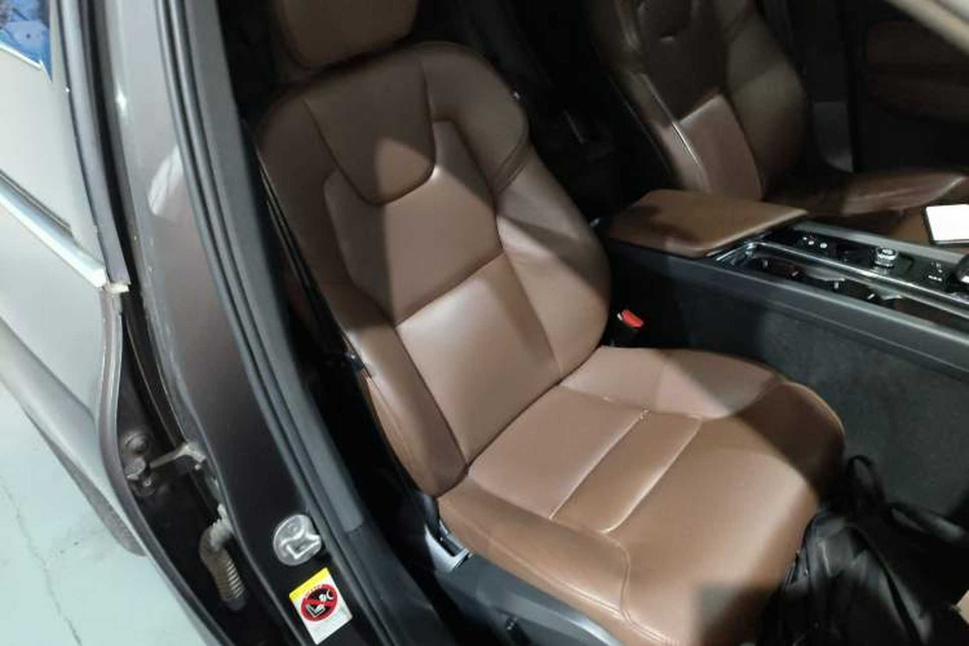 Used Volvo XC60 2024 B5 4x4 Smart Luxury Edition Right Front Seat