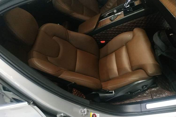 Used Volvo XC60 2024 B5 4x4 Smart Luxury Edition Right Front Seat