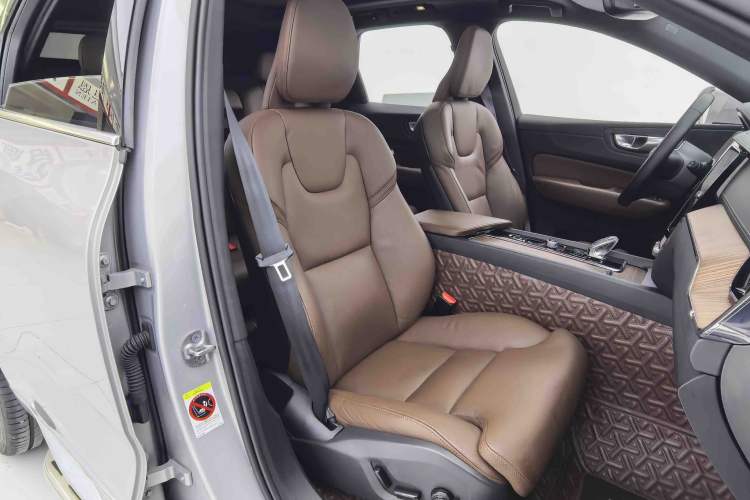 Used Volvo XC60 2024 B5 4x4 Smart Luxury Edition Right Front Seat