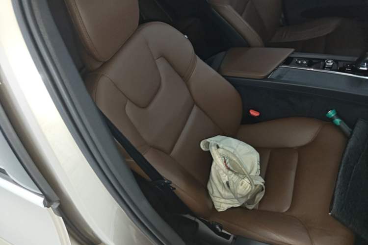 Used Volvo XC60 2024 B5 4x4 Smart Luxury Edition Right Front Seat